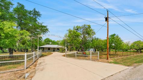 465 Oriente Pleasanton TX 78064