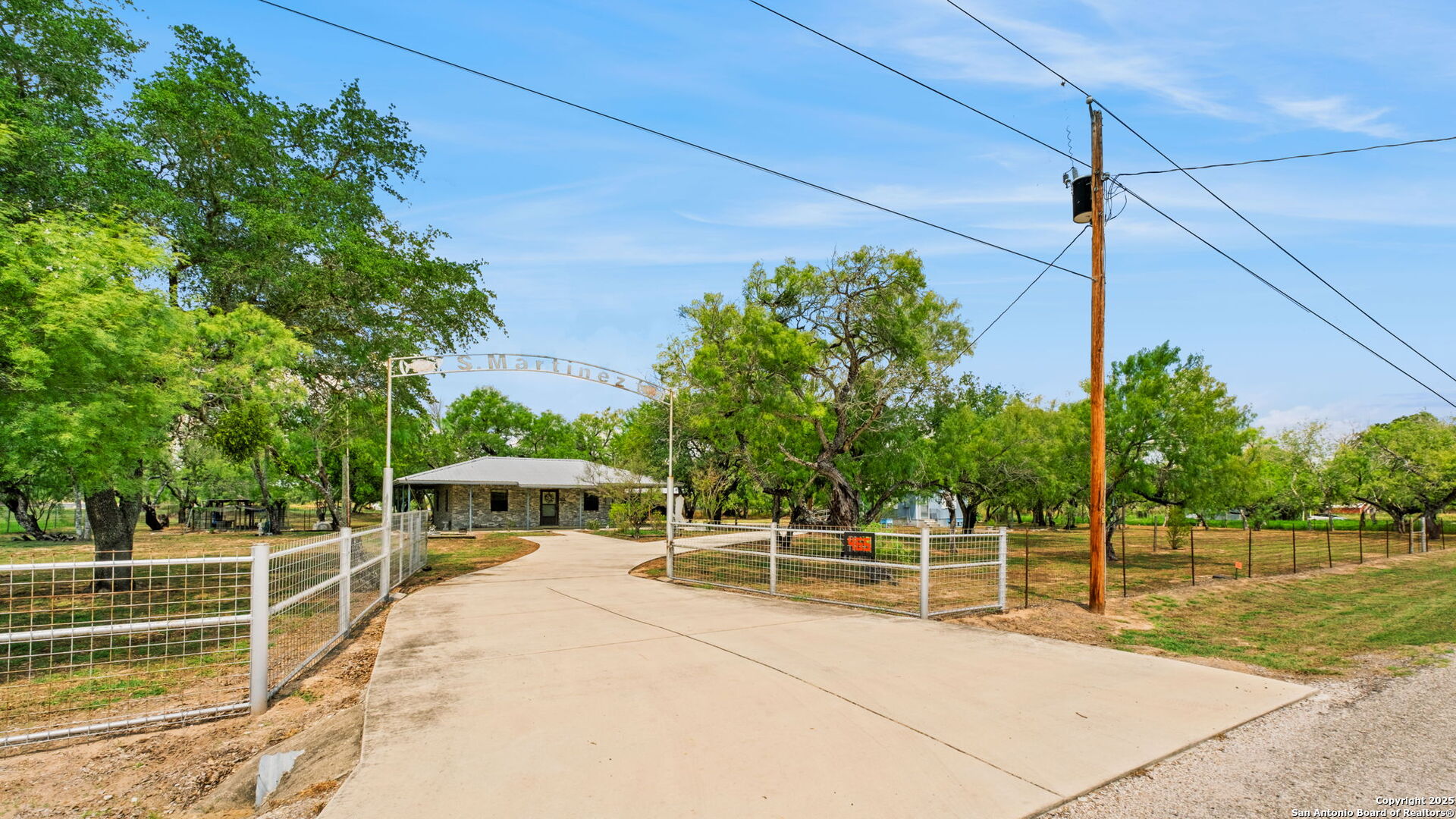 465 Oriente Pleasanton TX 78064