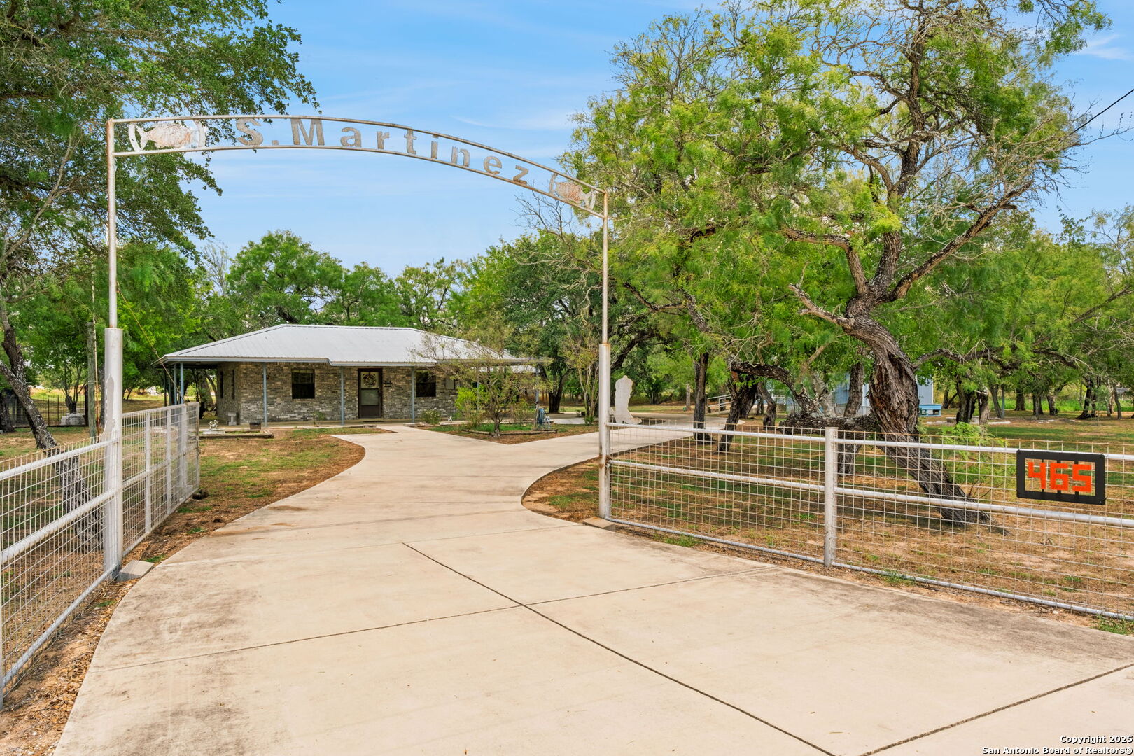465 Oriente Pleasanton TX 78064