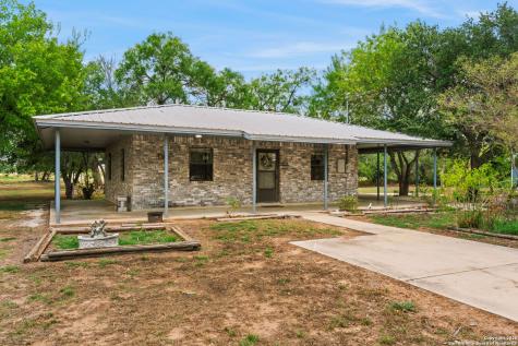 465 Oriente Pleasanton TX 78064