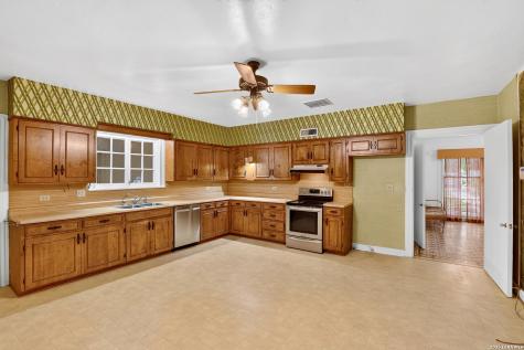 101 Fahr Drive Poth TX 78147