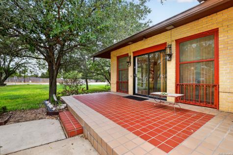 101 Fahr Drive Poth TX 78147