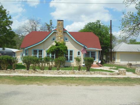 107 Wyatt Avenue Center Point TX 78010