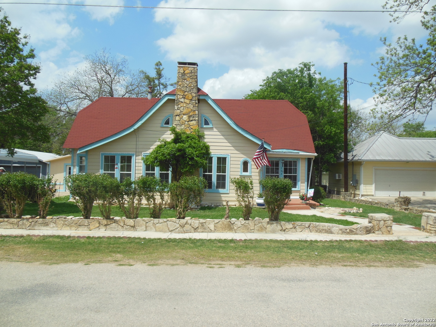 107 Wyatt Avenue Center Point TX 78010