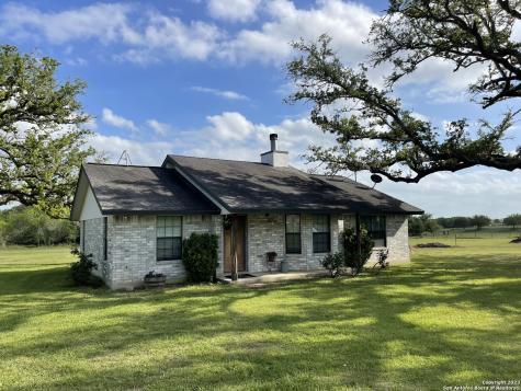 349 County Road 223 Floresville TX 78114
