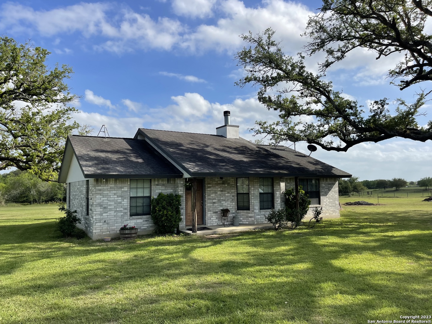 349 County Road 223 Floresville TX 78114