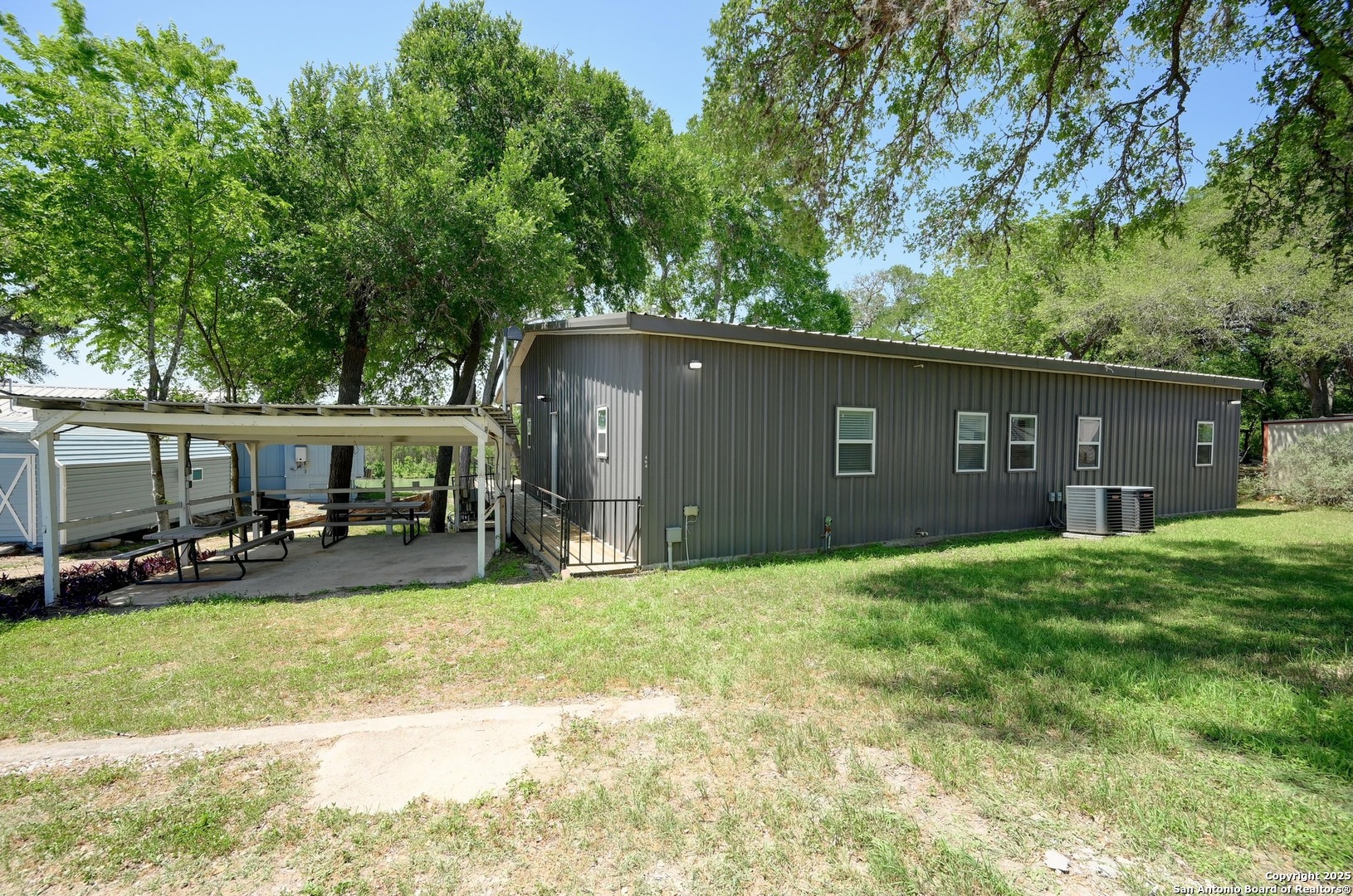 464 County Road 471 Gonzales TX 78629