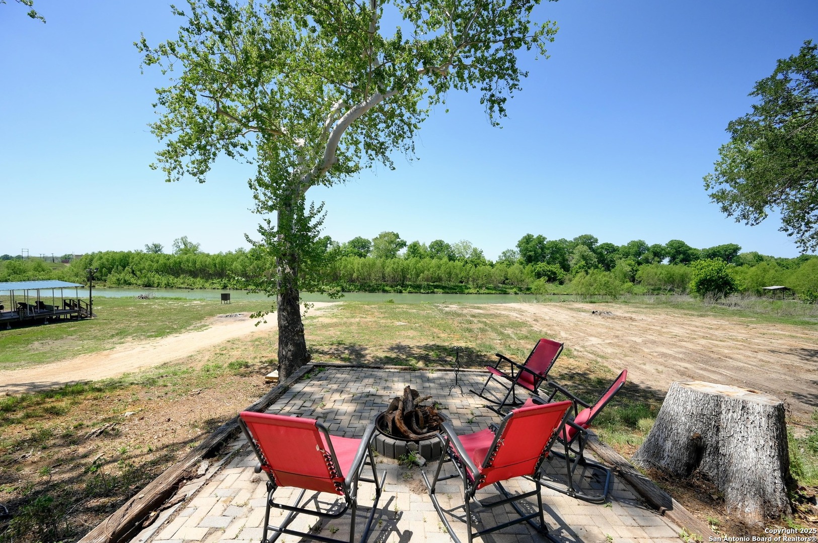 464 County Road 471 Gonzales TX 78629