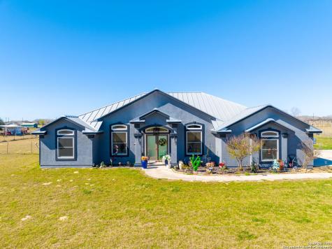257 Shamrock Drive Floresville TX 78114