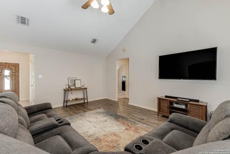 206 Tipperary Lane Floresville TX 78114