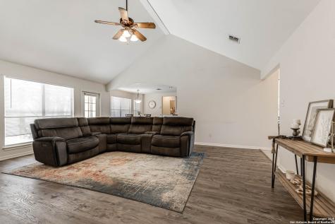 206 Tipperary Lane Floresville TX 78114