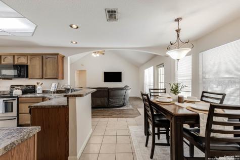 206 Tipperary Lane Floresville TX 78114