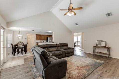 206 Tipperary Lane Floresville TX 78114