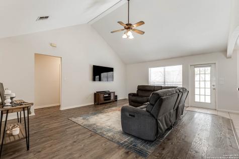206 Tipperary Lane Floresville TX 78114
