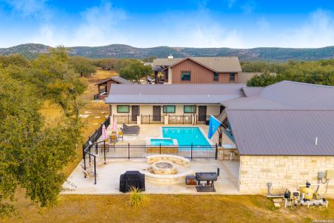 1644 Mountain Valley Concan TX 78838