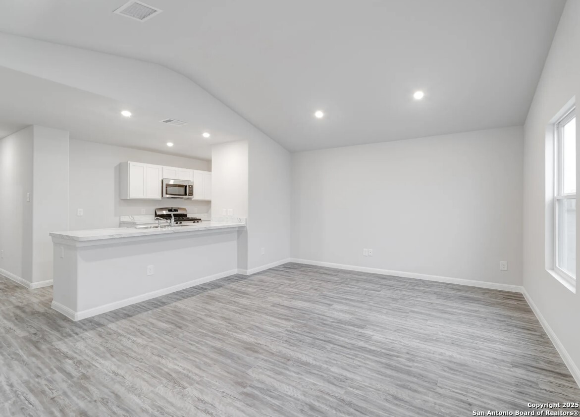 712 Mariposa Circle Kenedy TX 78119