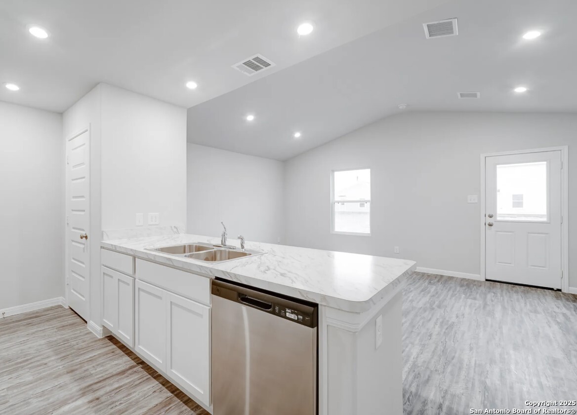 712 Mariposa Circle Kenedy TX 78119