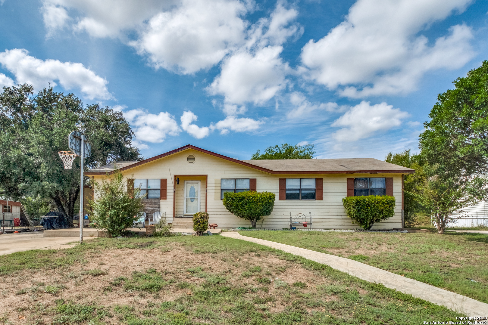 2710 Southern Breeze Hondo TX 78861
