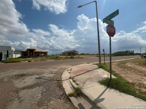 8215 Mejia Road Laredo TX 78043