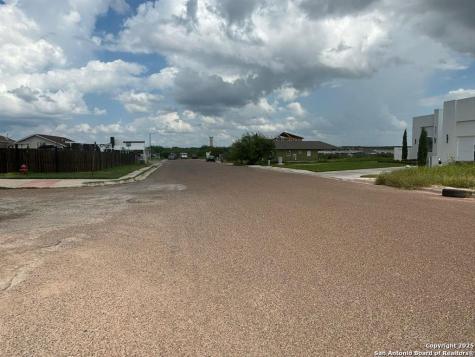 8215 Mejia Road Laredo TX 78043