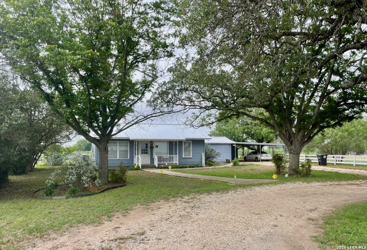 980 County Road 443 Hondo TX 78861