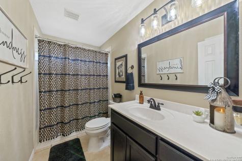 788 County Road 140 Floresville TX 78114