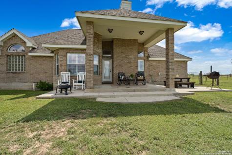 788 County Road 140 Floresville TX 78114