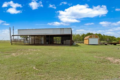 788 County Road 140 Floresville TX 78114