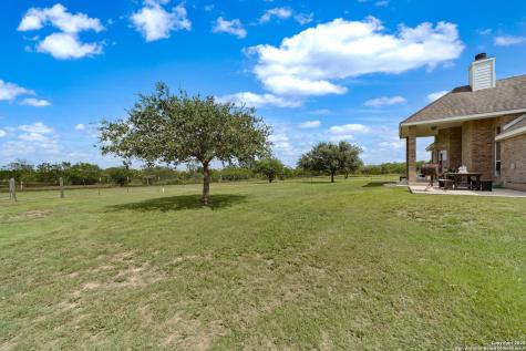 788 County Road 140 Floresville TX 78114