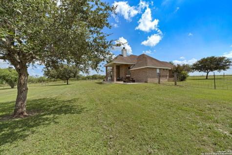 788 County Road 140 Floresville TX 78114