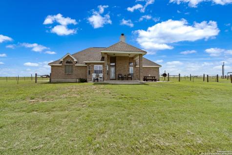 788 County Road 140 Floresville TX 78114