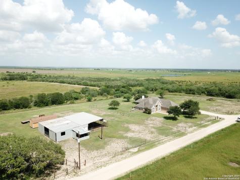 788 County Road 140 Floresville TX 78114