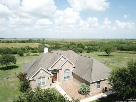 788 County Road 140 Floresville TX 78114