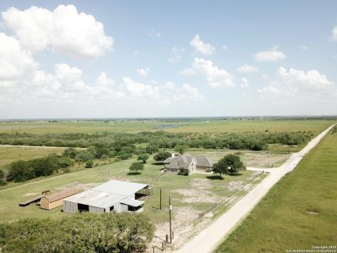 788 County Road 140 Floresville TX 78114