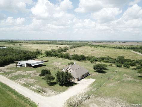 788 County Road 140 Floresville TX 78114