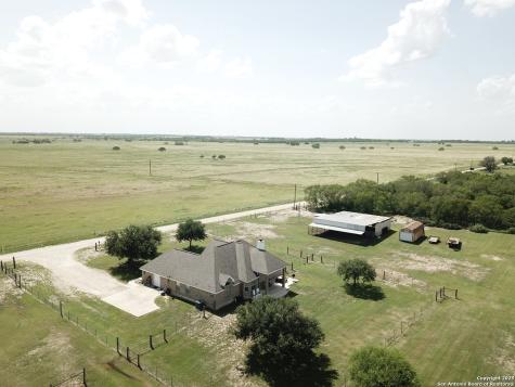 788 County Road 140 Floresville TX 78114