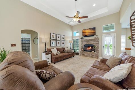788 County Road 140 Floresville TX 78114