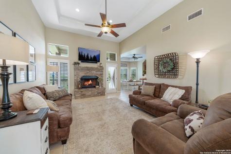 788 County Road 140 Floresville TX 78114