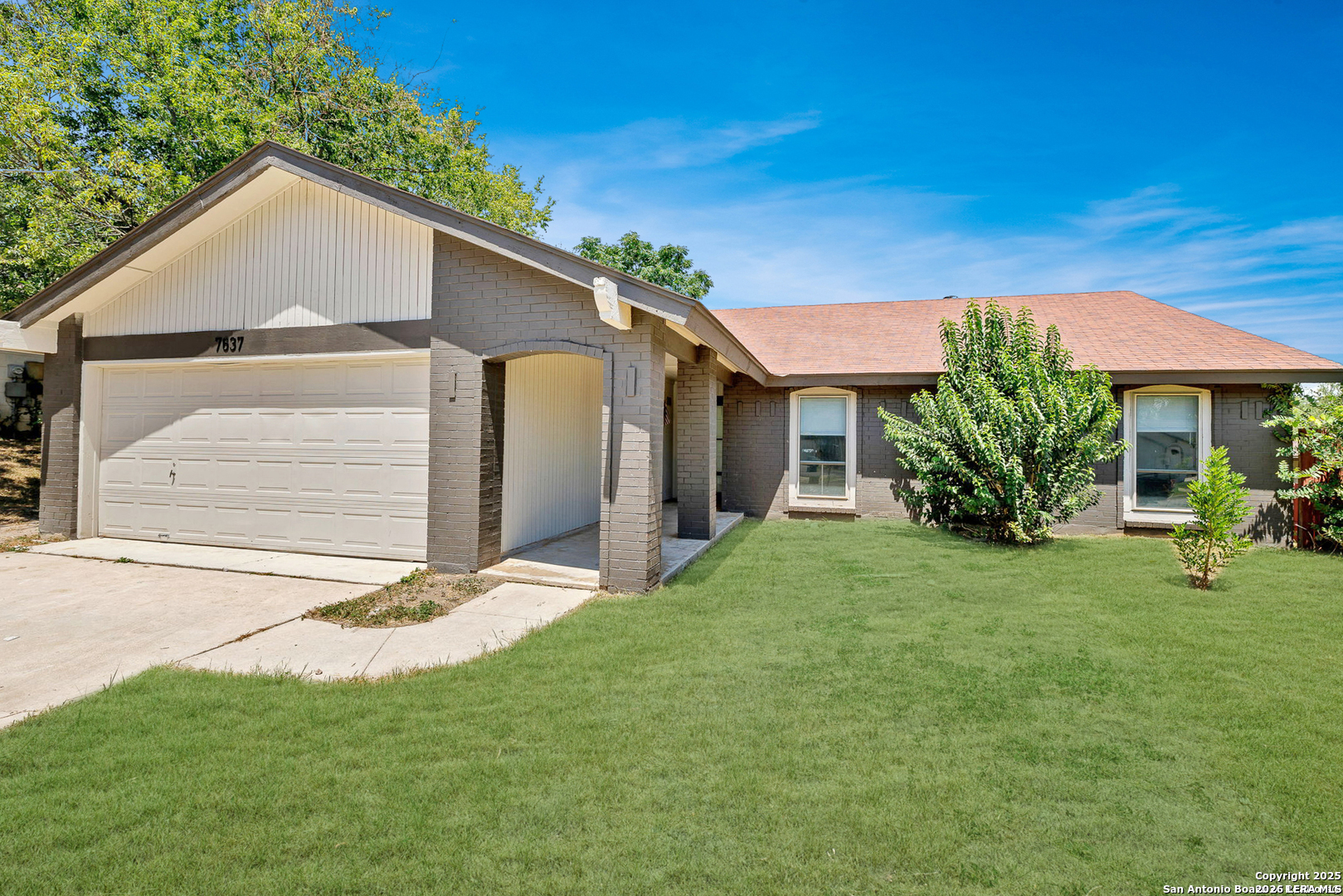 7637 Antique Oak Street Live Oak TX 78233