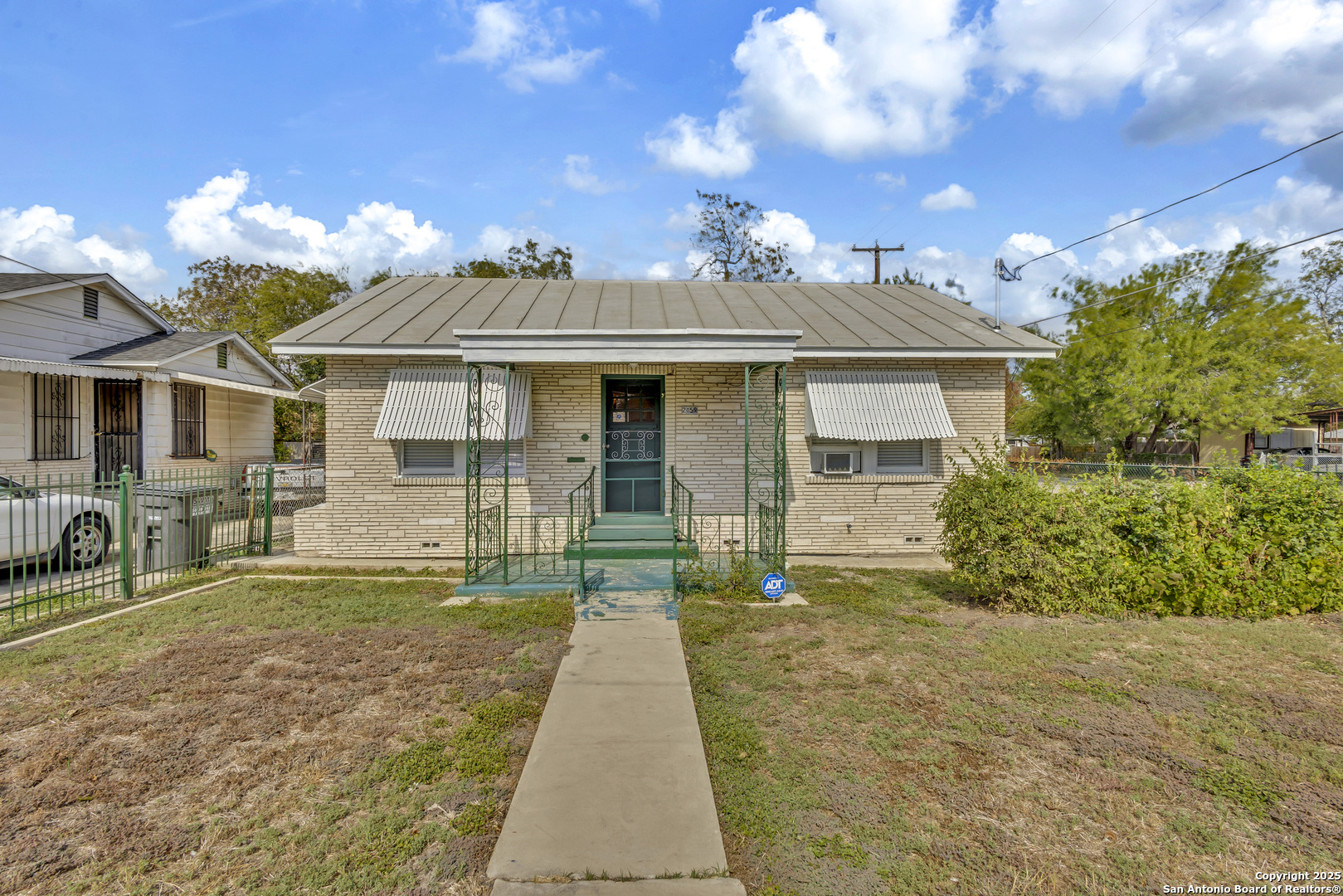 2055 E Crockett Street San Antonio TX 78202