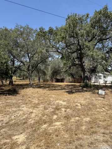 22815 Grand Spring Elmendorf TX 78112