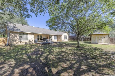 126 Woodland Drive Pleasanton TX 78064