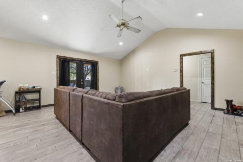 126 Woodland Drive Pleasanton TX 78064
