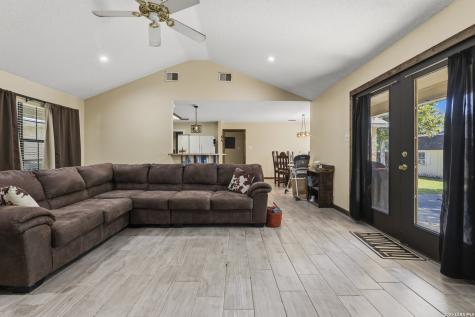 126 Woodland Drive Pleasanton TX 78064