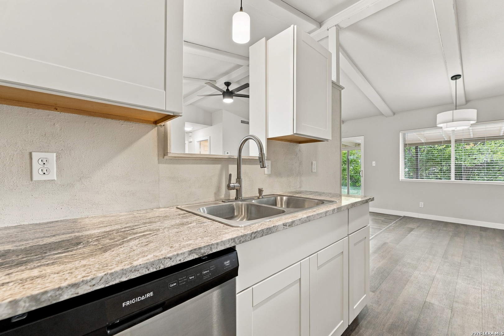 106 Woodview Drive Live Oak TX 78233