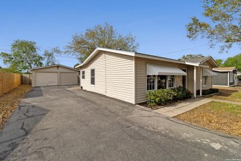1411 E Corpus Christi Street Beeville TX 78102