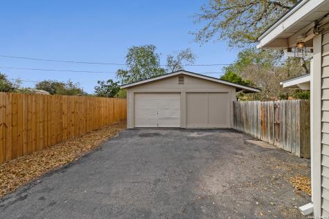 1411 E Corpus Christi Street Beeville TX 78102