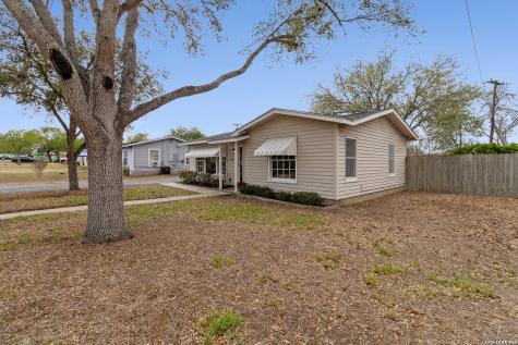 1411 E Corpus Christi Street Beeville TX 78102