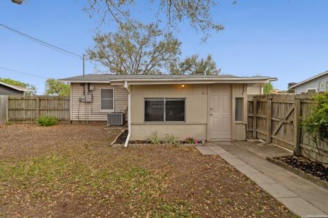 1411 E Corpus Christi Street Beeville TX 78102