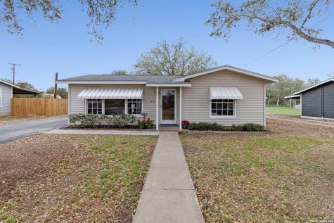 1411 E Corpus Christi Street Beeville TX 78102